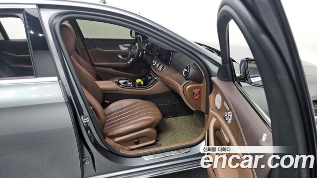 Mercedes-Benz E-Class E300 4MATIC Exclusive