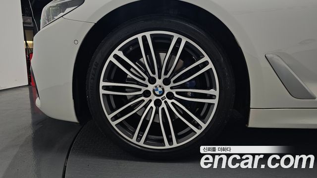 BMW 5-Series 530i xDrive M Sport Package Plus