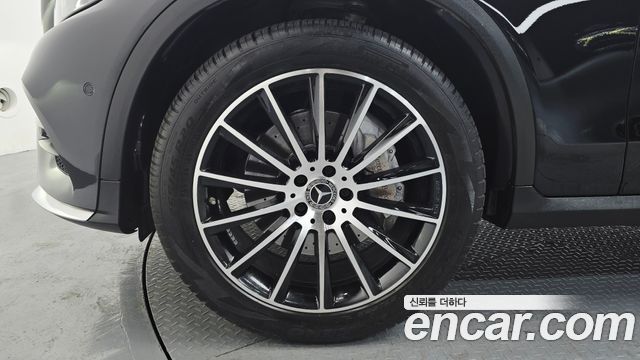 Mercedes-Benz GLC-Class GLC300 4MATIC AMG Line Coupe