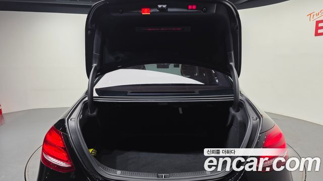 Mercedes-Benz E-Class E220d 4MATIC Exclusive
