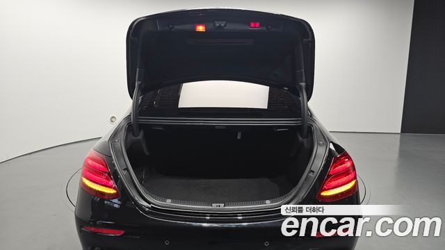 Mercedes-Benz E-Class E350 4MATIC AMG Line