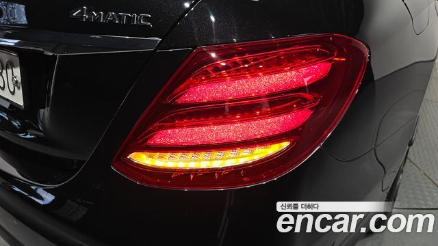 Mercedes-Benz E-Class E350 4MATIC AMG Line