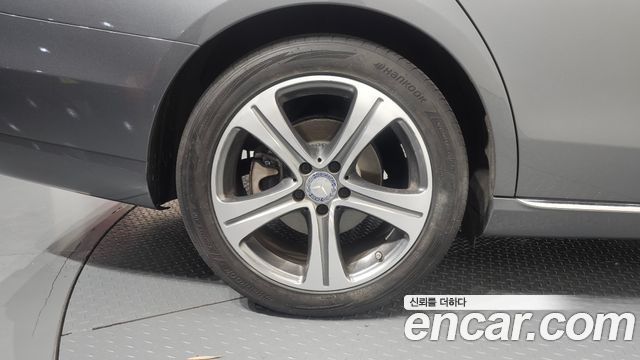 Mercedes-Benz E-Class E300 4MATIC AV Intelligent Drive