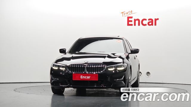 BMW 3-Series 320i Luxury