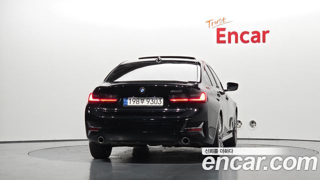BMW 3-Series 320i Luxury