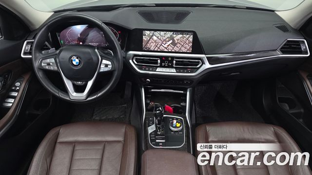 BMW 3-Series 320i Luxury