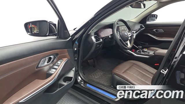BMW 3-Series 320i Luxury