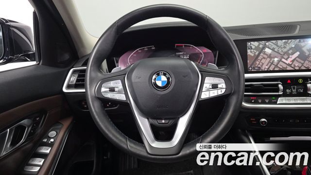 BMW 3-Series 320i Luxury