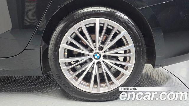BMW 3-Series 320i Luxury