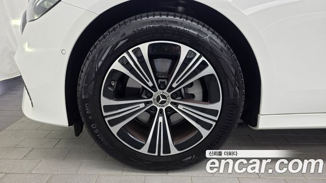 Mercedes-Benz E-Class E200 Avantgarde