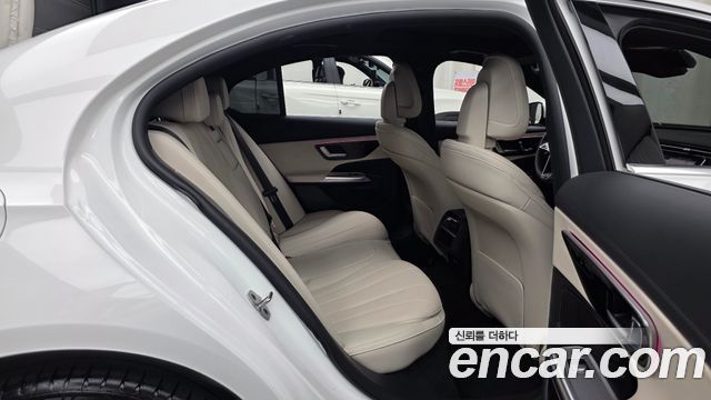 Mercedes-Benz E-Class E200 Avantgarde