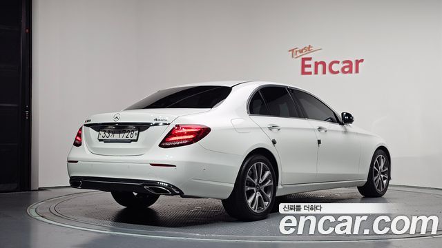 Mercedes-Benz E-Class E300 4MATIC Avnatgarde