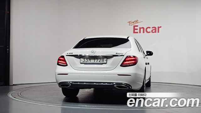 Mercedes-Benz E-Class E300 4MATIC Avnatgarde