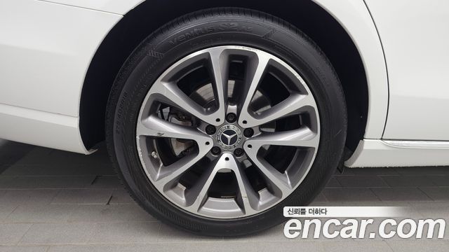 Mercedes-Benz E-Class E300 4MATIC Avnatgarde