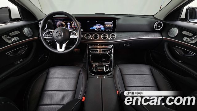 Mercedes-Benz E-Class E300 4MATIC Avnatgarde