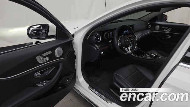Mercedes-Benz E-Class E300 4MATIC Avnatgarde