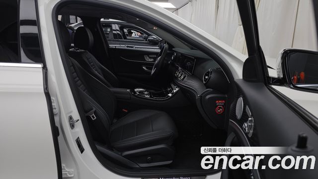Mercedes-Benz E-Class E300 4MATIC Avnatgarde
