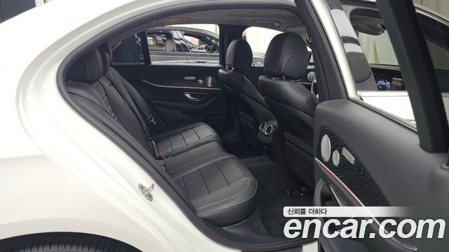 Mercedes-Benz E-Class E300 4MATIC Avnatgarde