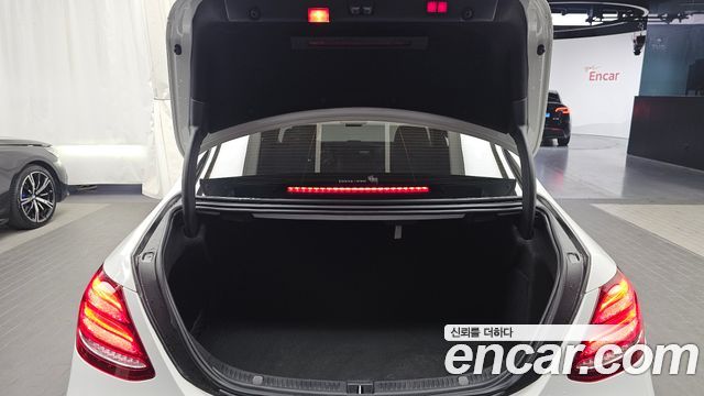 Mercedes-Benz E-Class E300 4MATIC Avnatgarde