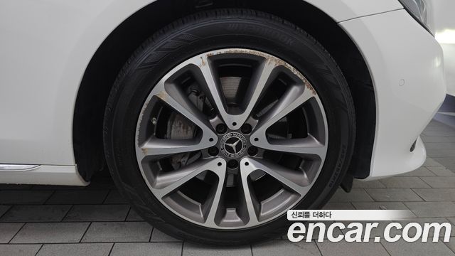 Mercedes-Benz E-Class E300 4MATIC Avnatgarde