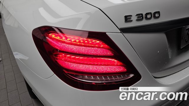 Mercedes-Benz E-Class E300 4MATIC Avnatgarde