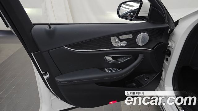 Mercedes-Benz E-Class E300 4MATIC Avnatgarde