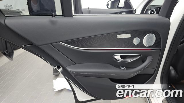 Mercedes-Benz E-Class E300 4MATIC Avnatgarde