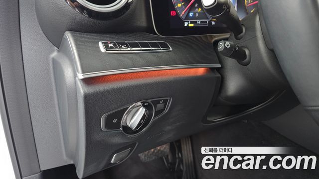 Mercedes-Benz E-Class E300 4MATIC Avnatgarde