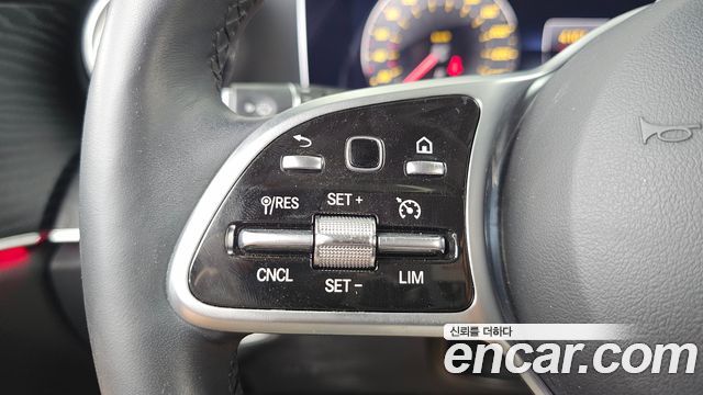 Mercedes-Benz E-Class E300 4MATIC Avnatgarde