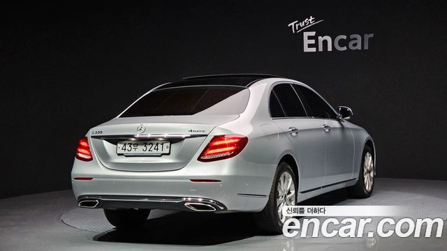 Mercedes-Benz E-Class E300 4MATIC Exclusive
