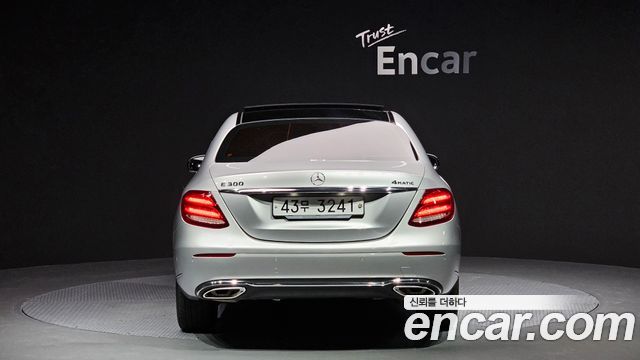Mercedes-Benz E-Class E300 4MATIC Exclusive