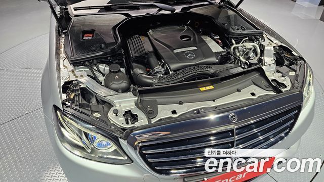 Mercedes-Benz E-Class E300 4MATIC Exclusive
