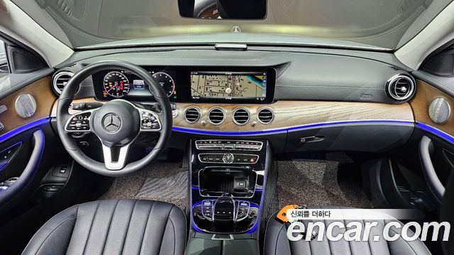 Mercedes-Benz E-Class E300 4MATIC Exclusive