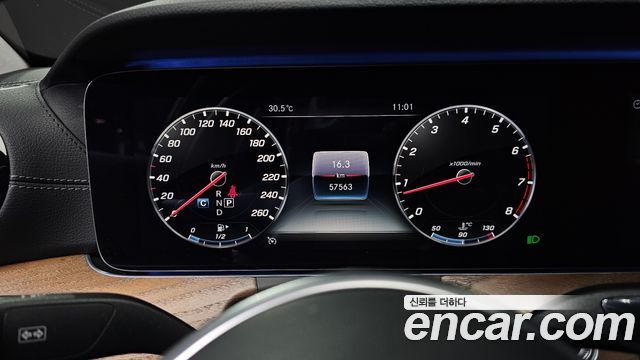 Mercedes-Benz E-Class E300 4MATIC Exclusive