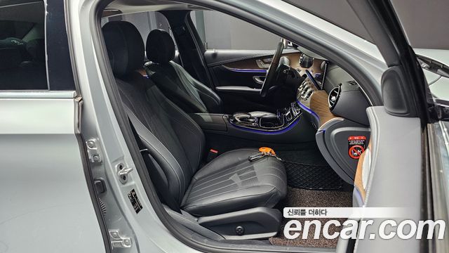 Mercedes-Benz E-Class E300 4MATIC Exclusive