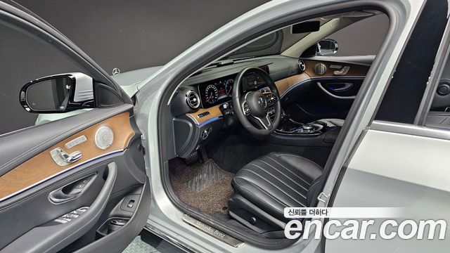Mercedes-Benz E-Class E300 4MATIC Exclusive
