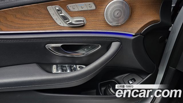 Mercedes-Benz E-Class E300 4MATIC Exclusive