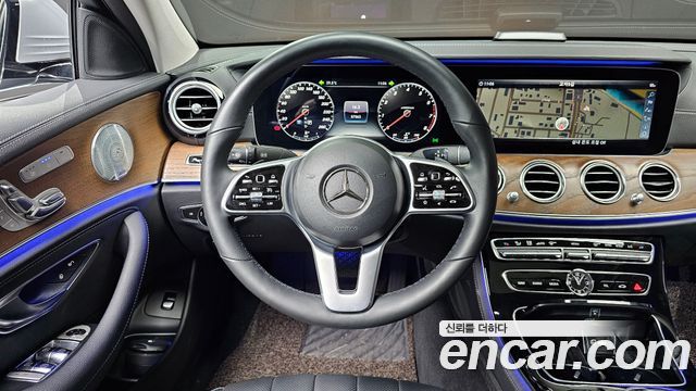 Mercedes-Benz E-Class E300 4MATIC Exclusive