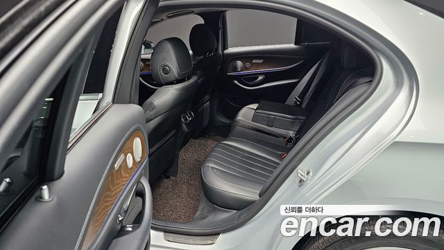 Mercedes-Benz E-Class E300 4MATIC Exclusive