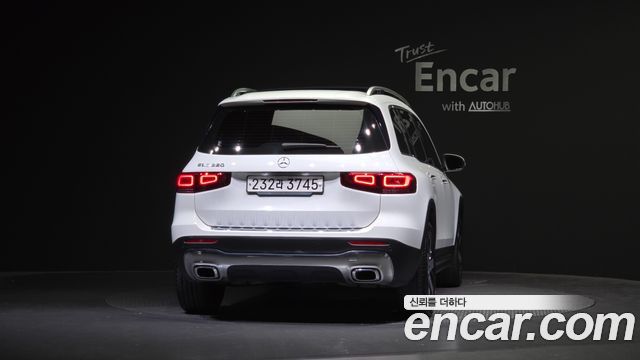 Mercedes-Benz GLB-Class GLB220