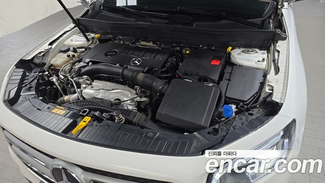 Mercedes-Benz GLB-Class GLB220