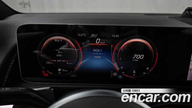 Mercedes-Benz GLB-Class GLB220