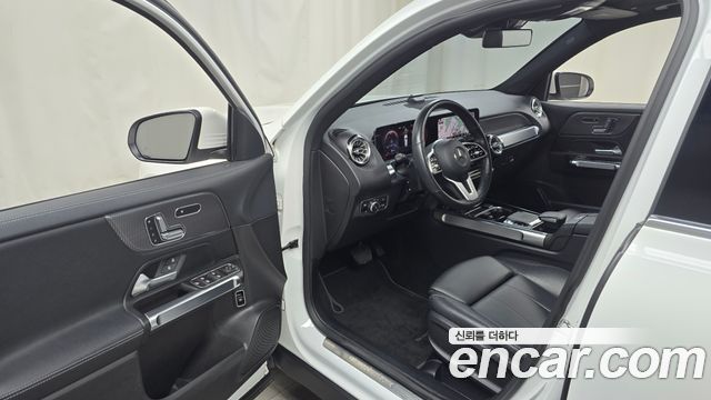 Mercedes-Benz GLB-Class GLB220