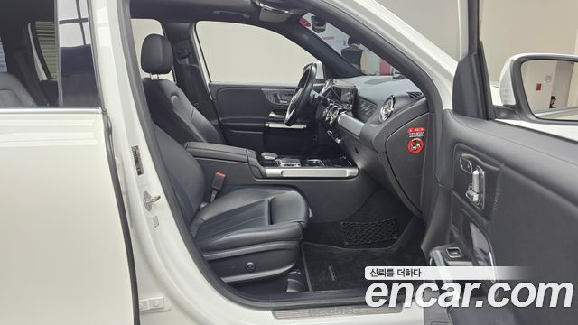 Mercedes-Benz GLB-Class GLB220