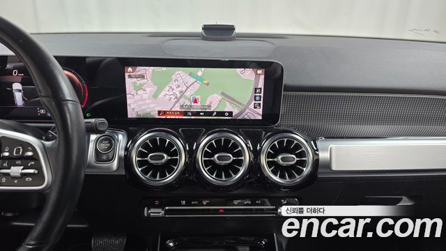 Mercedes-Benz GLB-Class GLB220