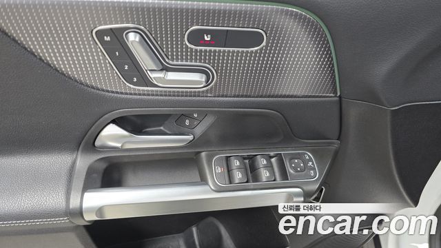 Mercedes-Benz GLB-Class GLB220