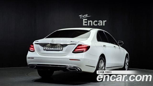 Mercedes-Benz E-Class E300 4MATIC Exclusive