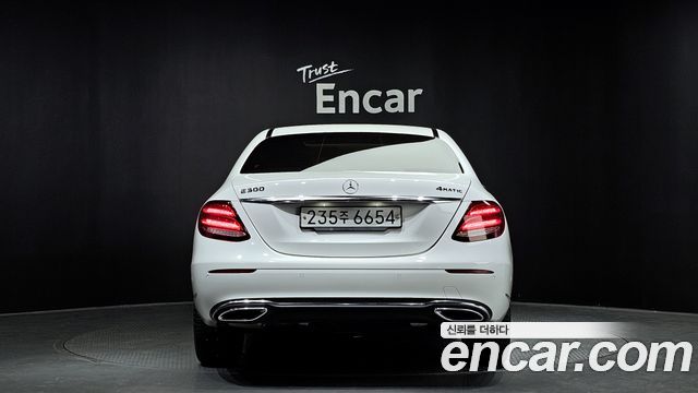 Mercedes-Benz E-Class E300 4MATIC Exclusive