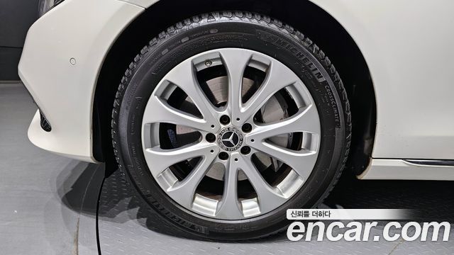 Mercedes-Benz E-Class E300 4MATIC Exclusive