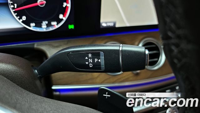 Mercedes-Benz E-Class E300 4MATIC Exclusive
